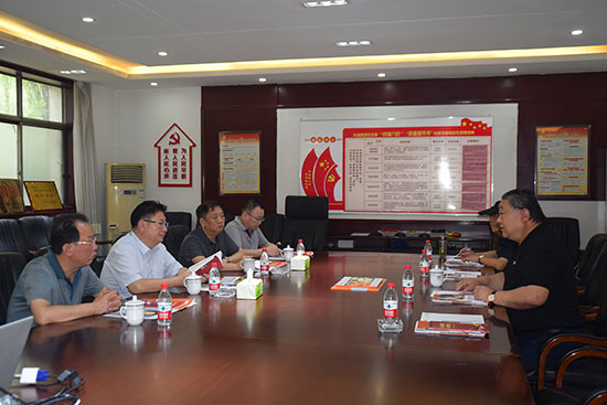 臨汾市市場監(jiān)督管理局局長、非公企業(yè)黨委書記張東紅<br>在科海集團(tuán)調(diào)研非公黨建工作